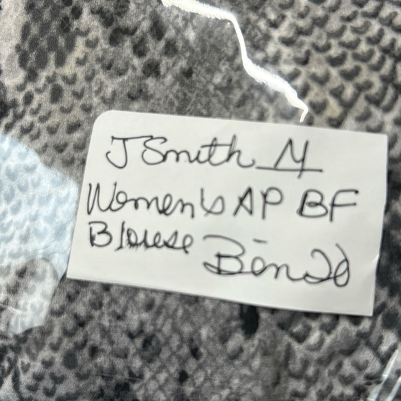 Jaclyn Smith Women’s Medium Animal Print Button Blouse Long Sleeve Altered - Picture 13 of 13